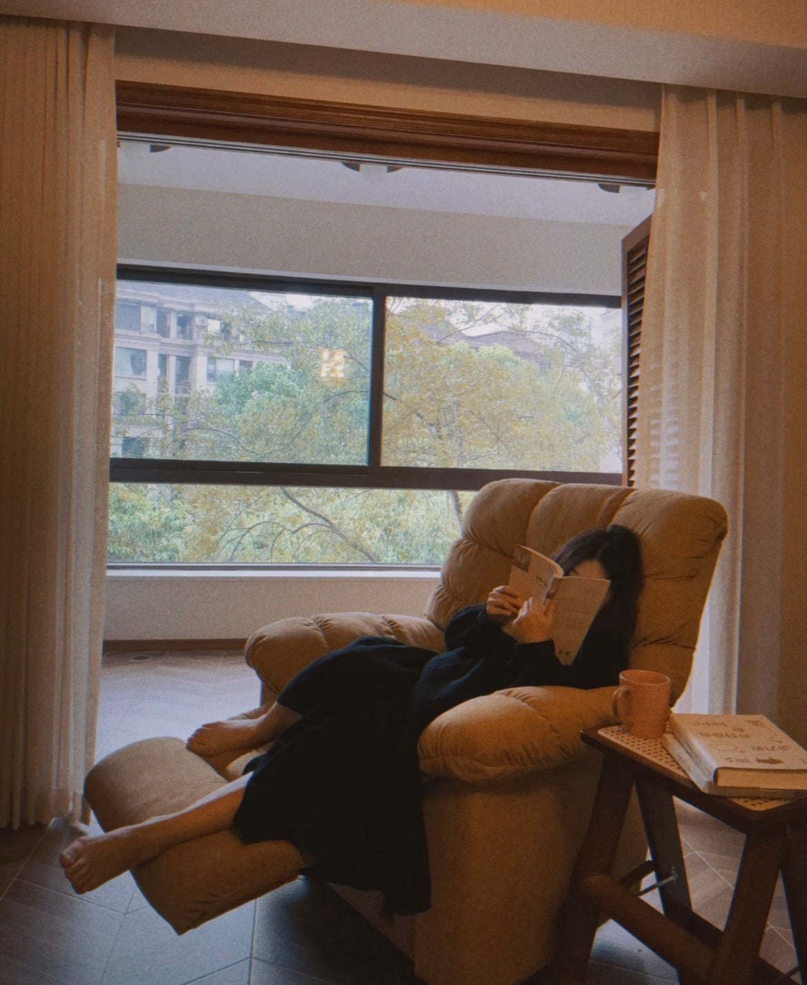 Genuine Leather Recliner vs. Linen Recliner: Which Recliner Sofa Is Right for You?